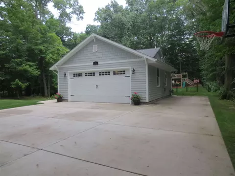 1397 Carleton, Whitehall, MI 49461 photo 3