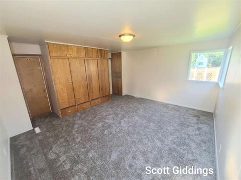 2029 E Rdg, Mcbride, MI 48852 photo 9