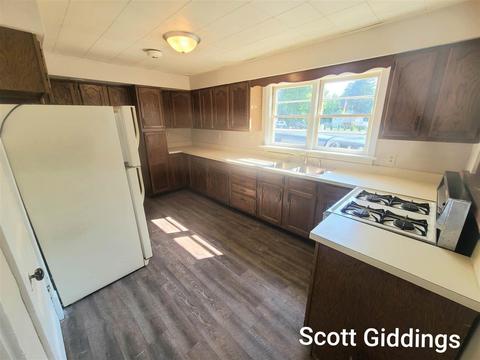 2029 E Rdg, Mcbride, MI 48852 photo 6