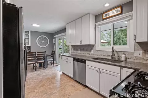 8568 Meadowbrook, Jenison, MI 49428 photo 8