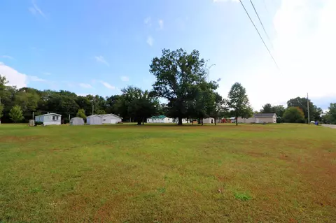 104 Bricker, Belding, MI 48809 photo 3