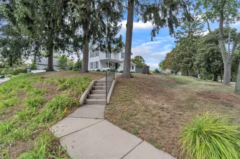 802 Edgewood, Jackson, MI 49202 photo 2