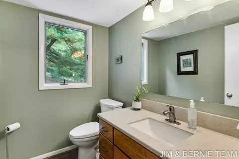 710 Mccabe, Ada, MI 49301 photo 14