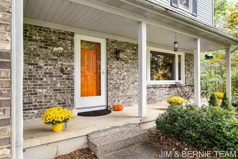710 Mccabe, Ada, MI 49301 photo 2