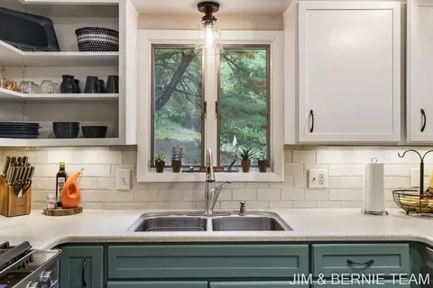 710 Mccabe, Ada, MI 49301 photo 8