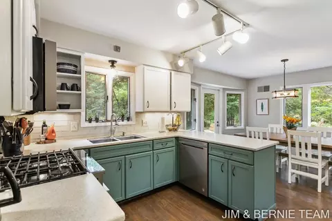 710 Mccabe, Ada, MI 49301 photo 7