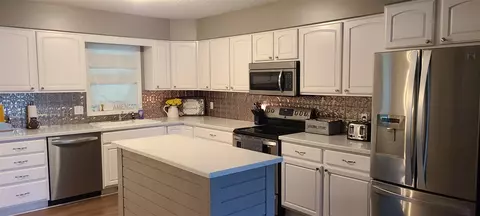 111 Charlotte, Edmore, MI 48829 photo 2
