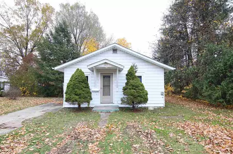 640 S Hooker, Three Rivers, MI 49093 photo 2