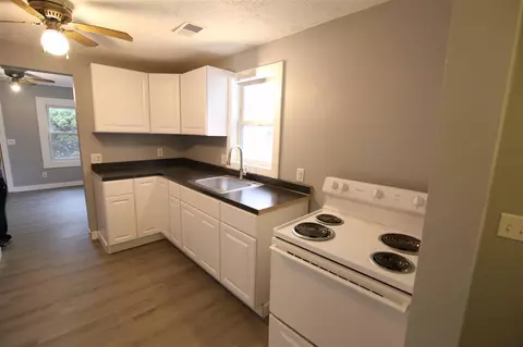 640 S Hooker, Three Rivers, MI 49093 photo 5