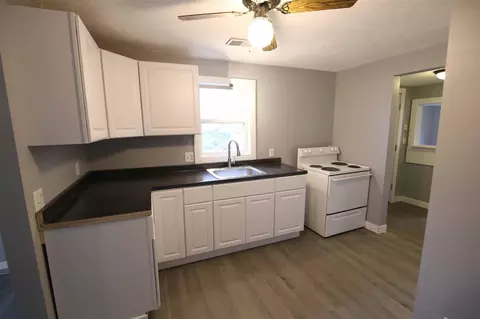 640 S Hooker, Three Rivers, MI 49093 photo 4