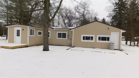 845 S Pierce, White Cloud, MI 49349 photo 2