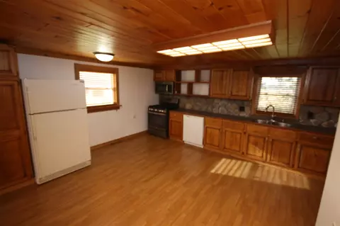 9376 E R, Scotts, MI 49088 photo 16