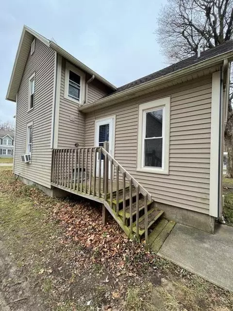 917 8th, Three Rivers, MI 49093 photo 4