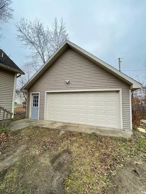 917 8th, Three Rivers, MI 49093 photo 5
