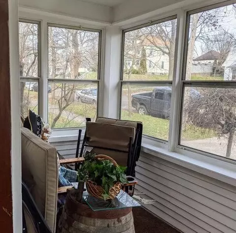 658 Chester, Jackson, MI 49203 photo 5