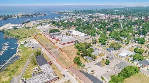 509 Lake, Ludington, MI 49431