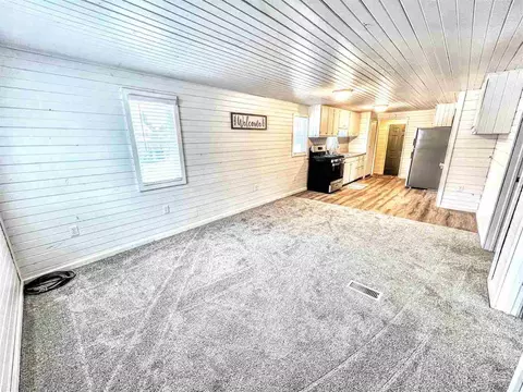 86 N North, White Cloud, MI 49349 photo 4
