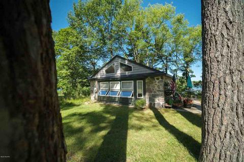 616 Riverview, Whitehall, MI 49461 photo 2