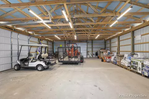 8602 E Pakes, Crystal, MI 48818 photo 4