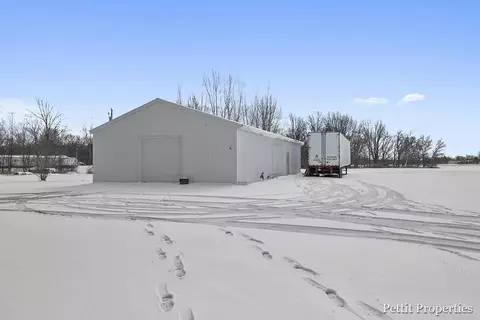 8602 E Pakes, Crystal, MI 48818 photo 3