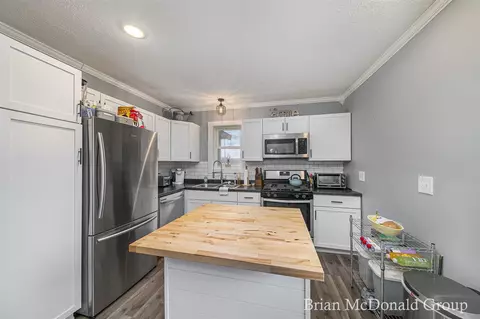 848 106th, Plainwell, MI 49080 photo 3