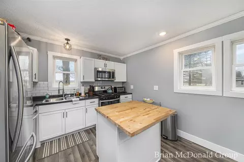 848 106th, Plainwell, MI 49080 photo 2