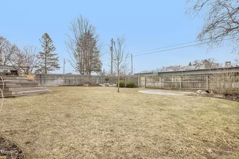 619 E Hanson, Whitehall, MI 49461 photo 3