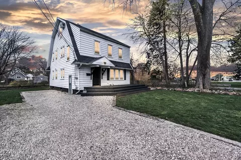 828 Eaton, Jackson, MI 49202 photo 1