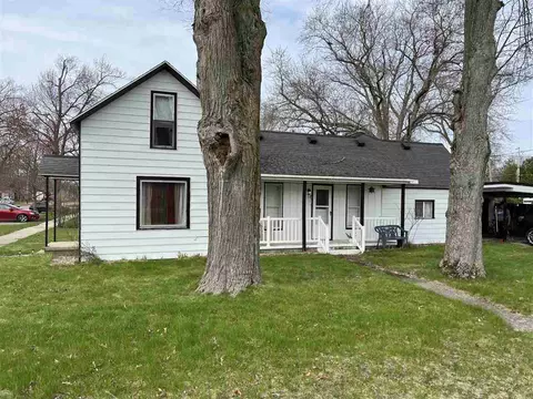 323 S Baldwin, Whitehall, MI 49461 photo 3