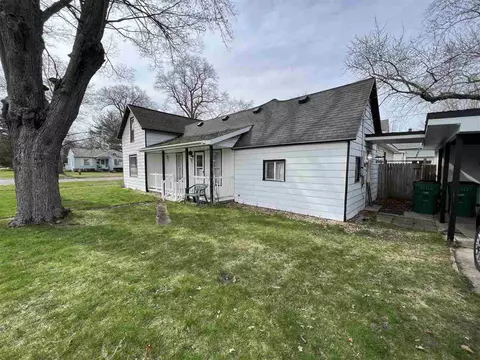 323 S Baldwin, Whitehall, MI 49461 photo 4