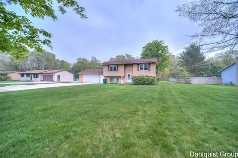 4048 Orshal, Whitehall, MI 49461 photo 2