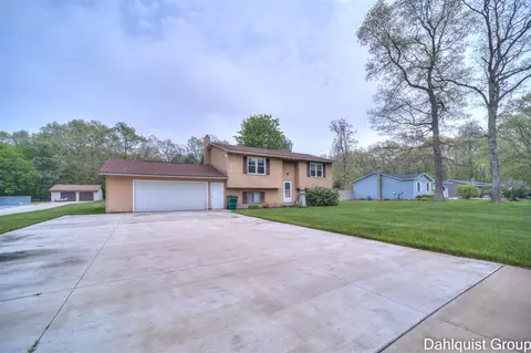 4048 Orshal, Whitehall, MI 49461 photo 3