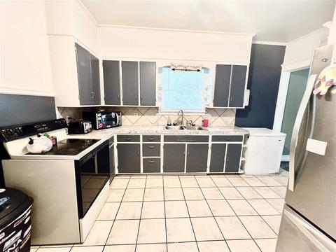 204 E Corey, Bronson, MI 49028 photo 2