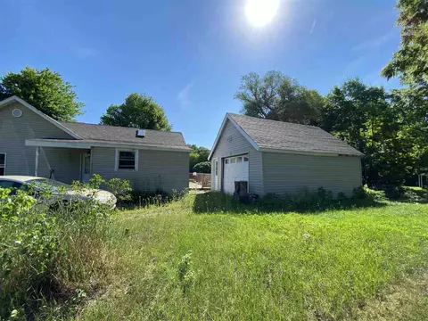 34 E Washington, Newaygo, MI 49337 photo 4