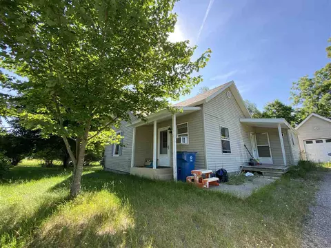 34 E Washington, Newaygo, MI 49337 photo 2