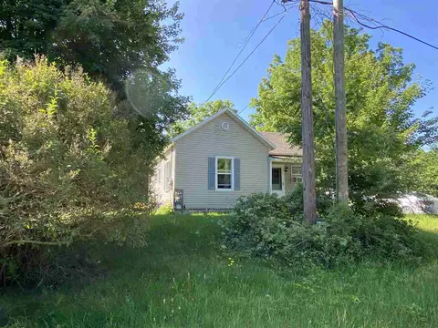 34 E Washington, Newaygo, MI 49337 photo 3