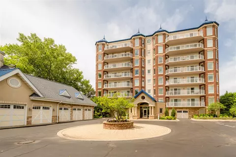200 Lake #2C, Saint Joseph, MI 49085