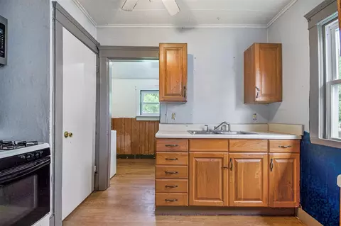 825 Wells, Jackson, MI 49202 photo 6