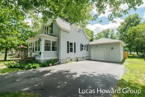 208 Colfax, Plainwell, MI 49080 photo 3