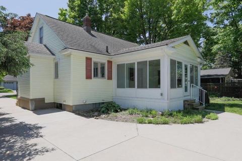 221 E Hl, Plainwell, MI 49080 photo 2