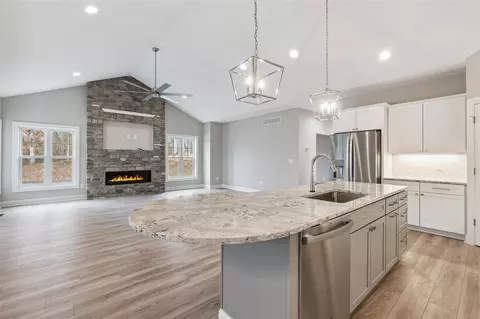 1140 Lochaven #10B, Hillsdale, MI 49242