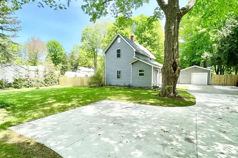 3238 N Lakeshore, Holland, MI 49424