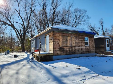 794 E High St, Benton Harbor, MI 49022 | 17 Photos | MLS #70292462 - Movoto