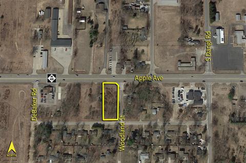 V/l E Apple, Muskegon, MI 49442