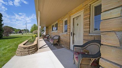 1304 Gerry Dr, Jackson, MI 49202 photo 2