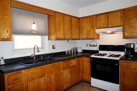 832 Ellery Ave, Jackson, MI 49202 photo 8