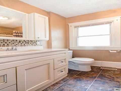 1307 Lansing Ave, Jackson, MI 49202 photo 9