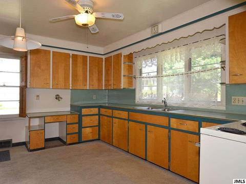 745 Lawrence St, Jackson, MI 49203 photo 6