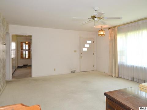 745 Lawrence St, Jackson, MI 49203 photo 9
