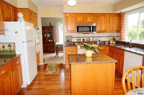 2114 Ganton Dr, Jackson, MI 49203 photo 8